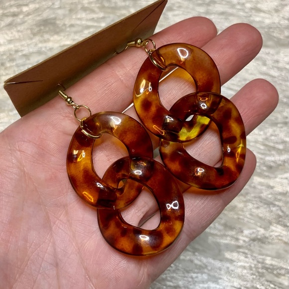 Handcrafted Acrylic Chain link Earrings - Picture 4 of 5